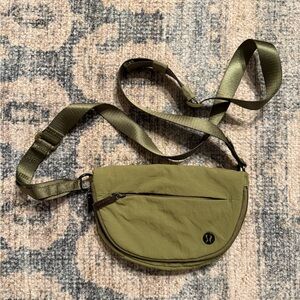 Lululemon All Night Micro Festival Bag *Zip Top
Bronze Green Excellent Condition
